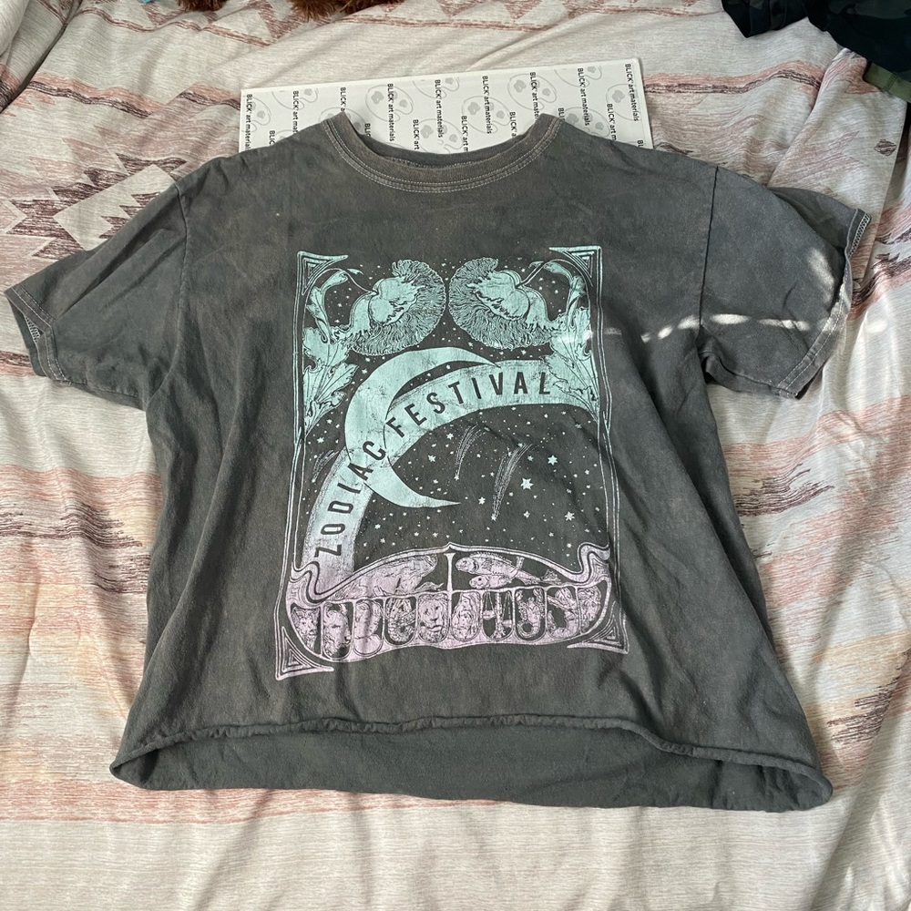 Graphic tee